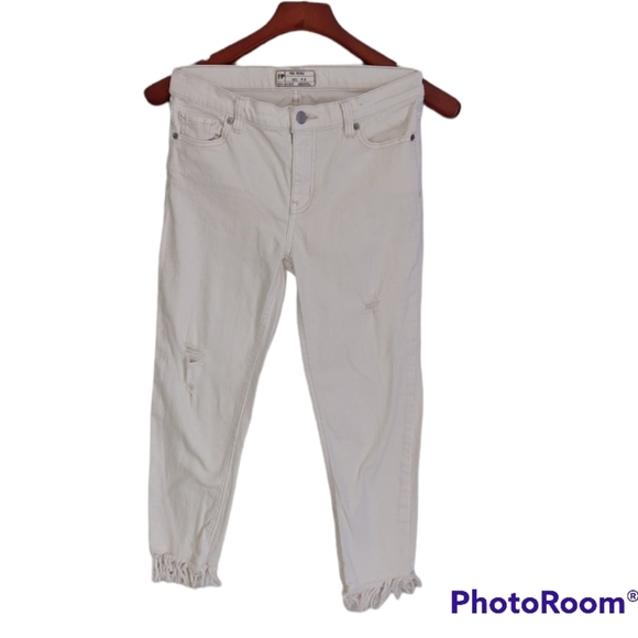 Free People high waisted fray Hem Frimge White jeans size.26 Distressed Cropped - Picture 4 of 13